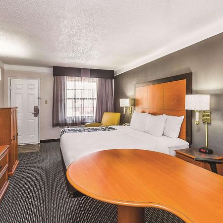 La Quinta Inn By Wyndham Laredo I-35 Bagian luar foto