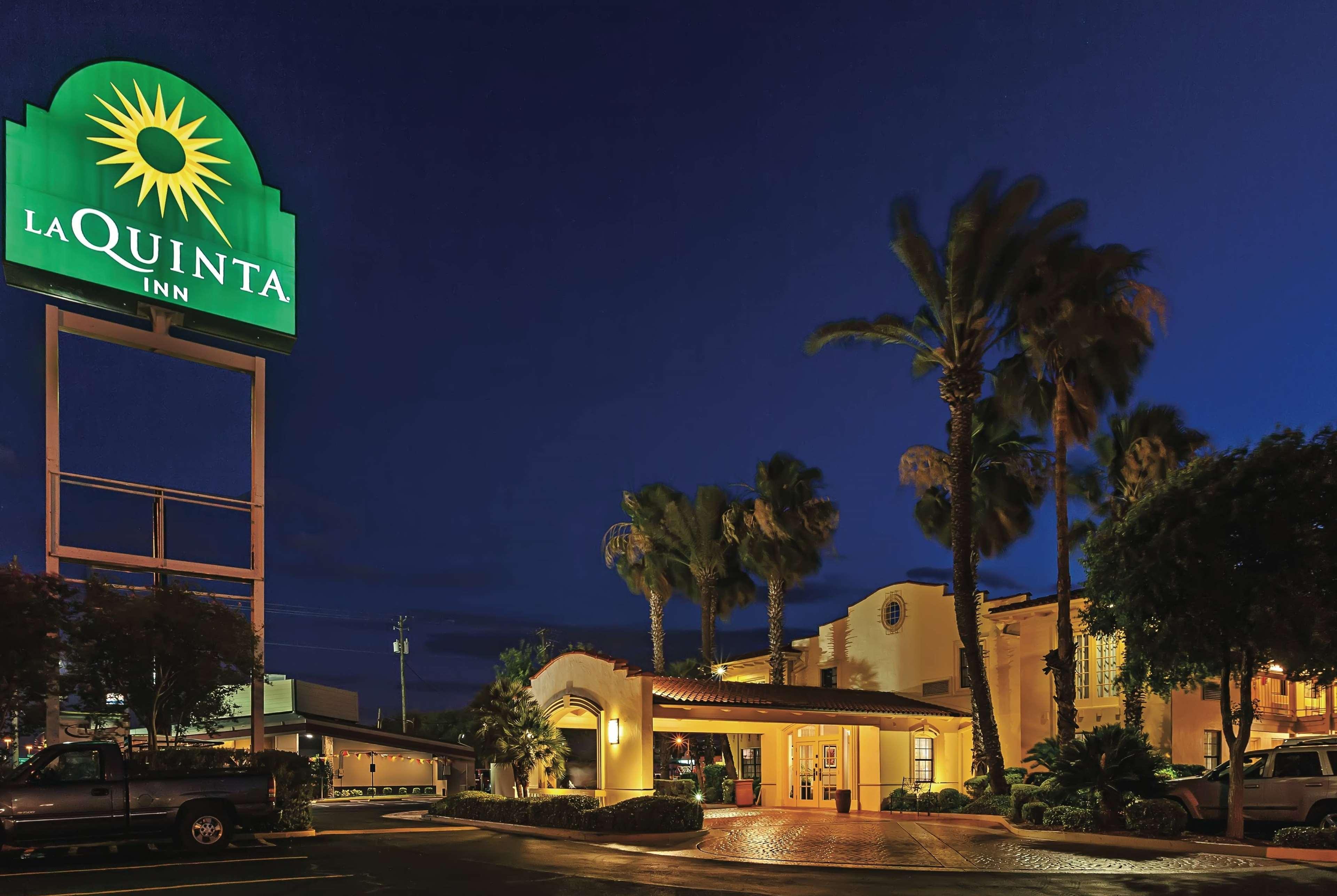 La Quinta Inn By Wyndham Laredo I-35 Bagian luar foto