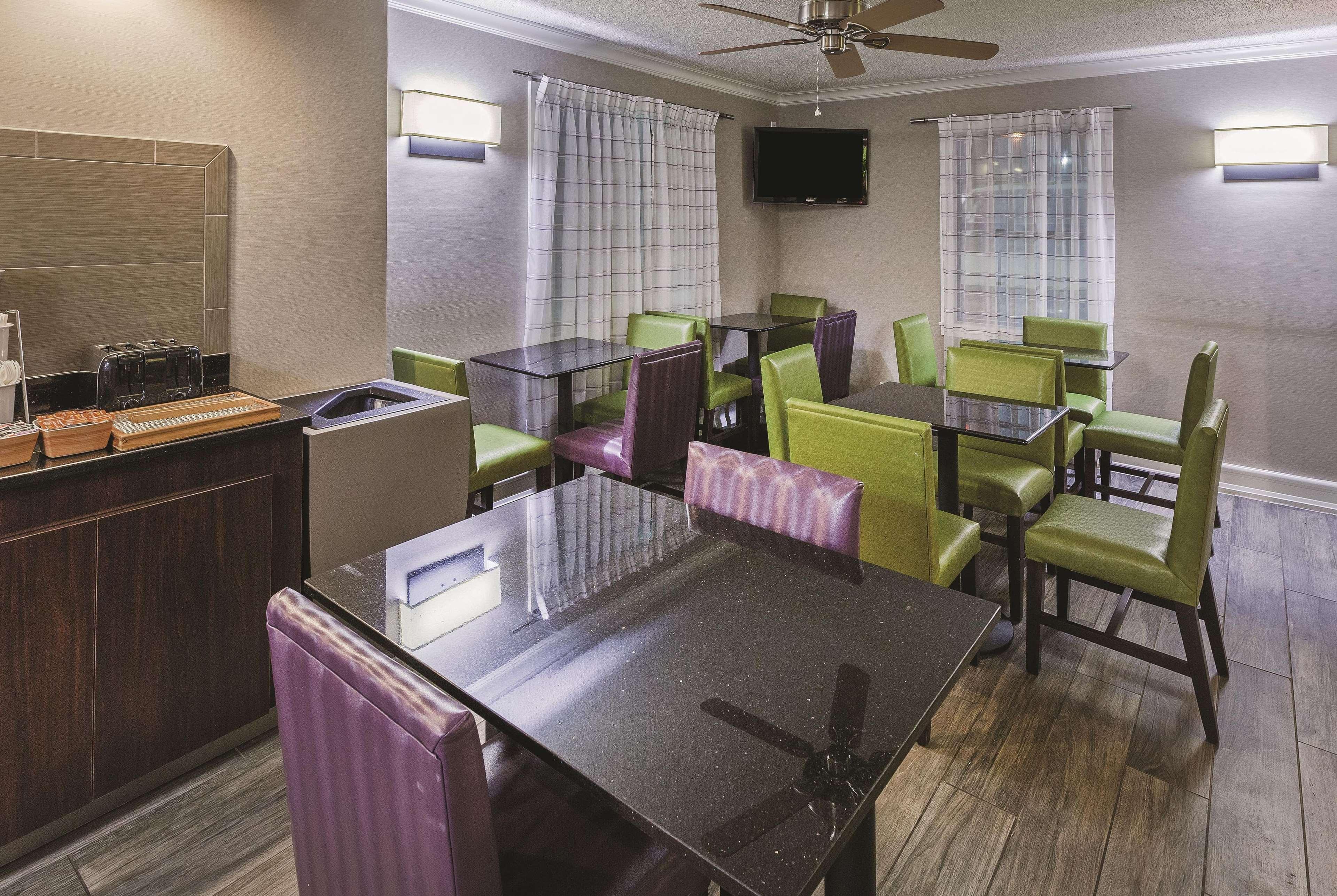 La Quinta Inn By Wyndham Laredo I-35 Bagian luar foto