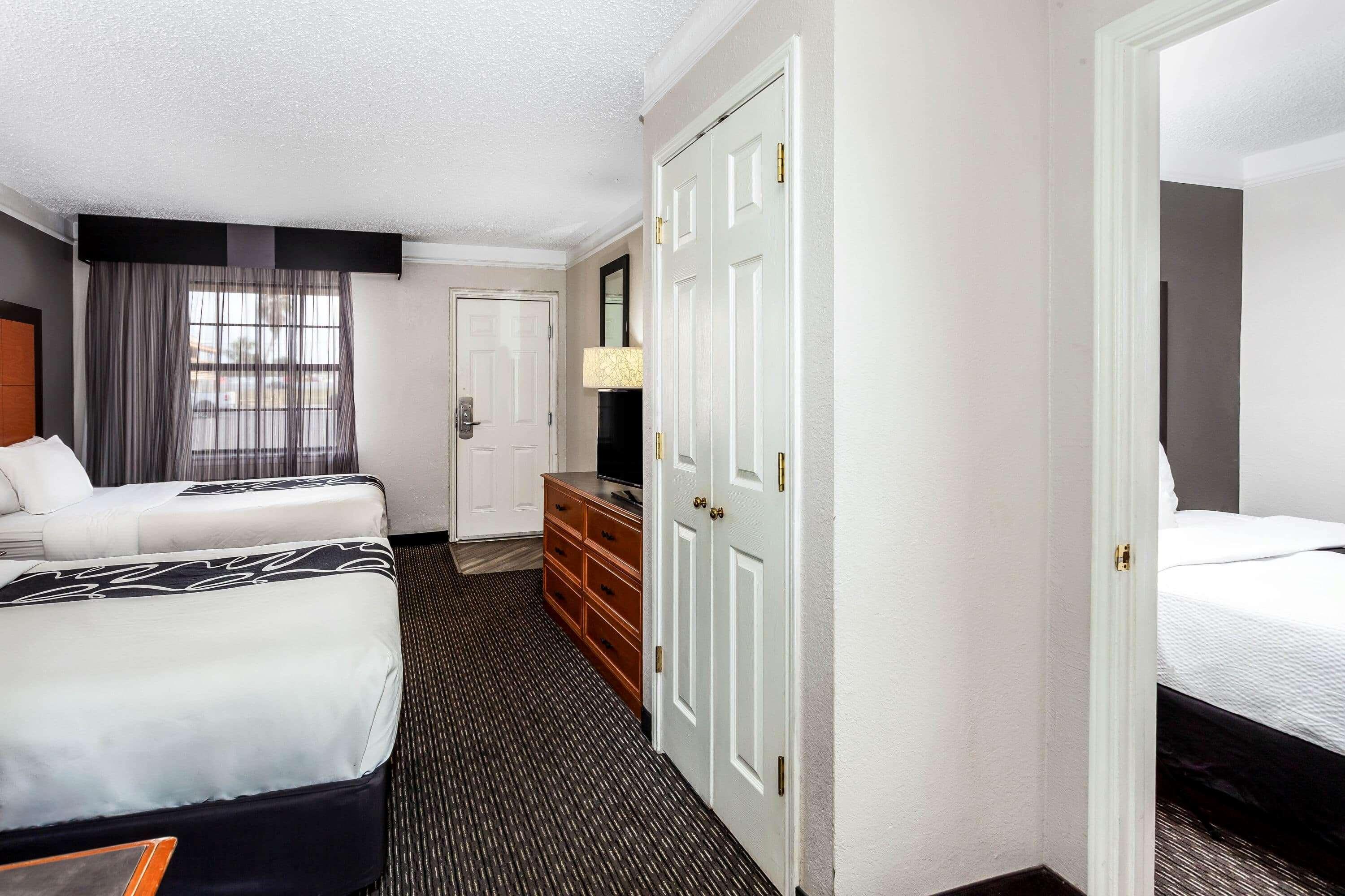 La Quinta Inn By Wyndham Laredo I-35 Bagian luar foto