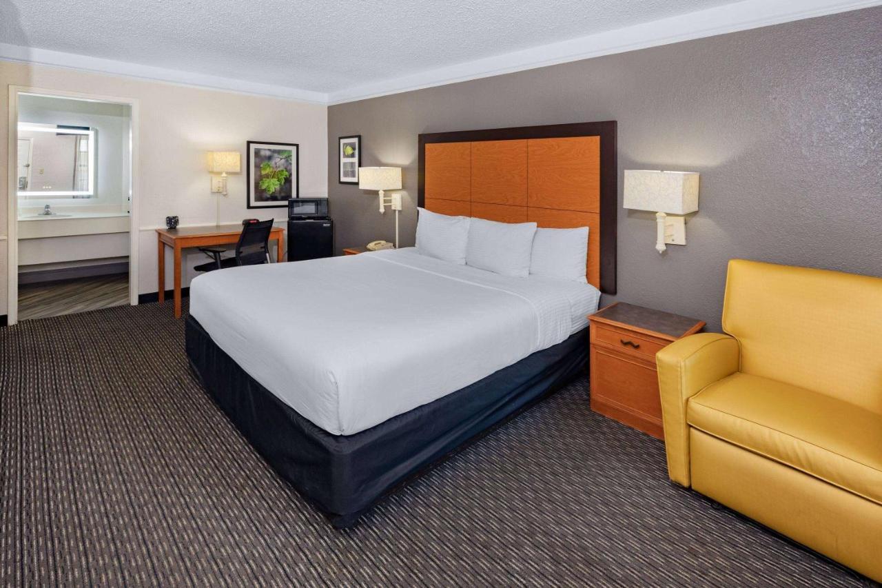 La Quinta Inn By Wyndham Laredo I-35 Bagian luar foto