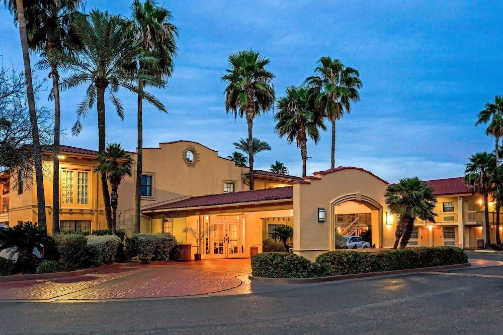 La Quinta Inn By Wyndham Laredo I-35 Bagian luar foto